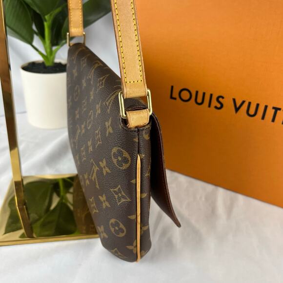 LOUIS VUITTON Musette Tango Adjustable Shoulder Strap Monogram Canvas W/COA - Picture 8 of 17